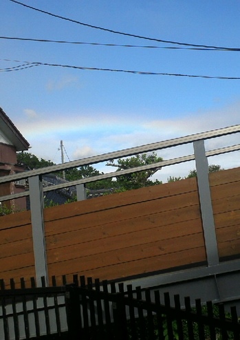 「空を見上げたら虹が出てました」.jpg