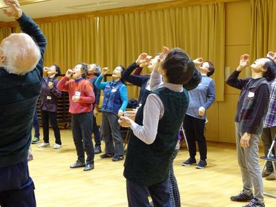 171206笑いヨガ１ (1).JPG