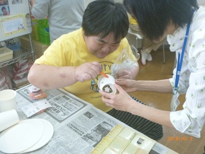 181004　オーロラ　スペシャルデイ「ハロウィンランタンを作ろう♪」 (3).JPG