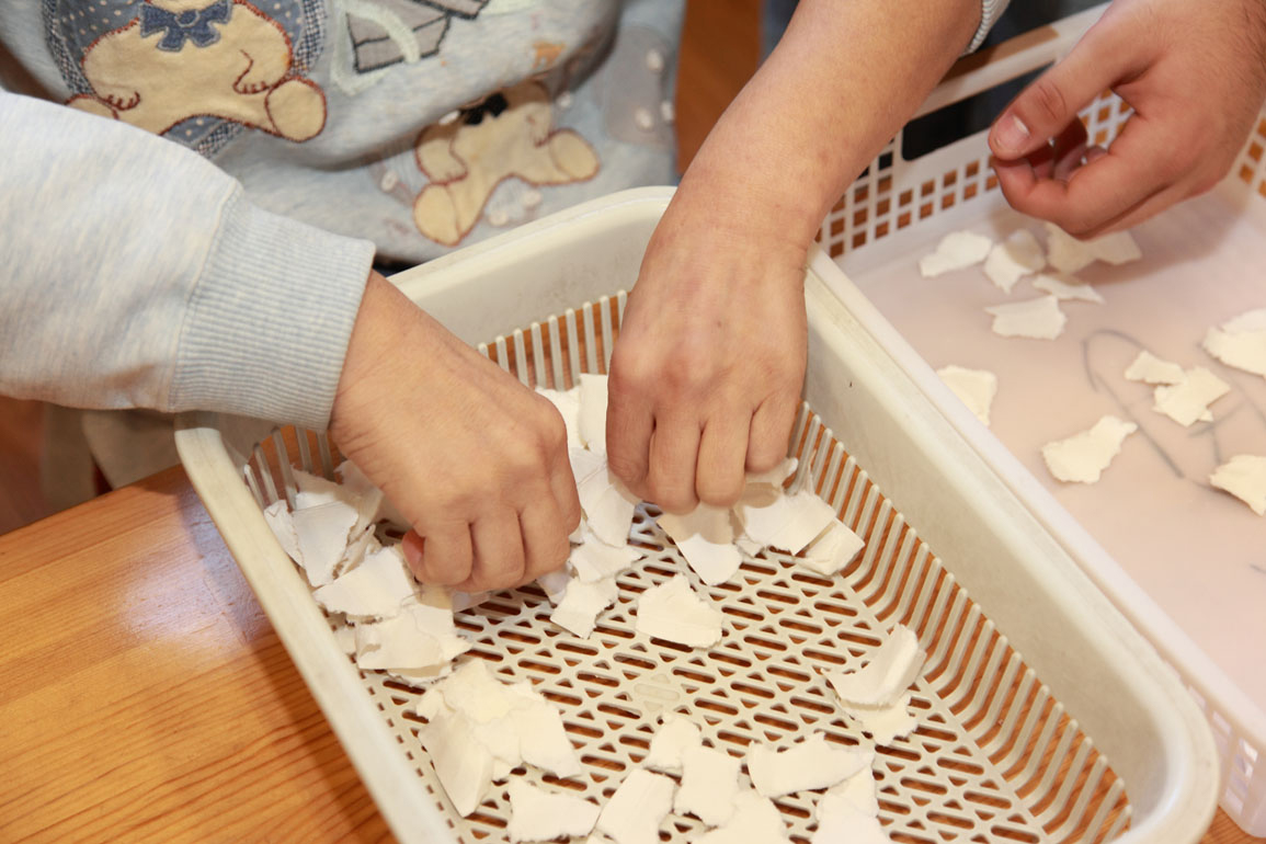 作業をする利用者さんの手元