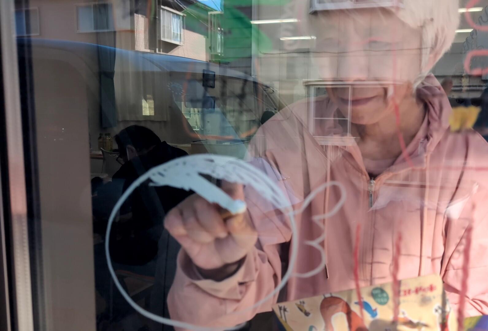 １２月カラーに塗っています。