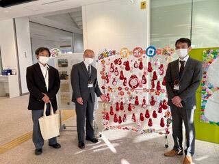 藤沢市役所の方たちが『うさぎのだるま』を観覧　　アポロ