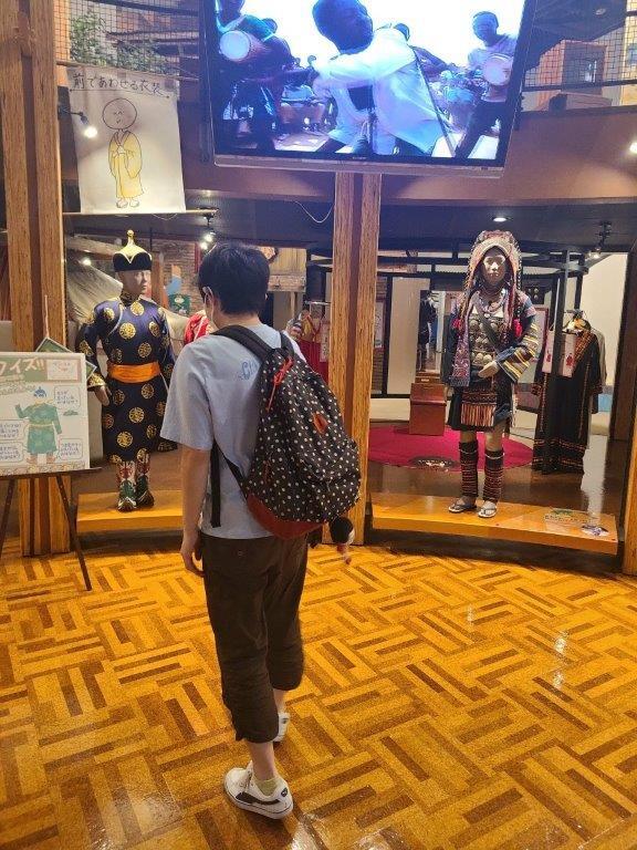 写真①こどもの国際理解展示室.jpg